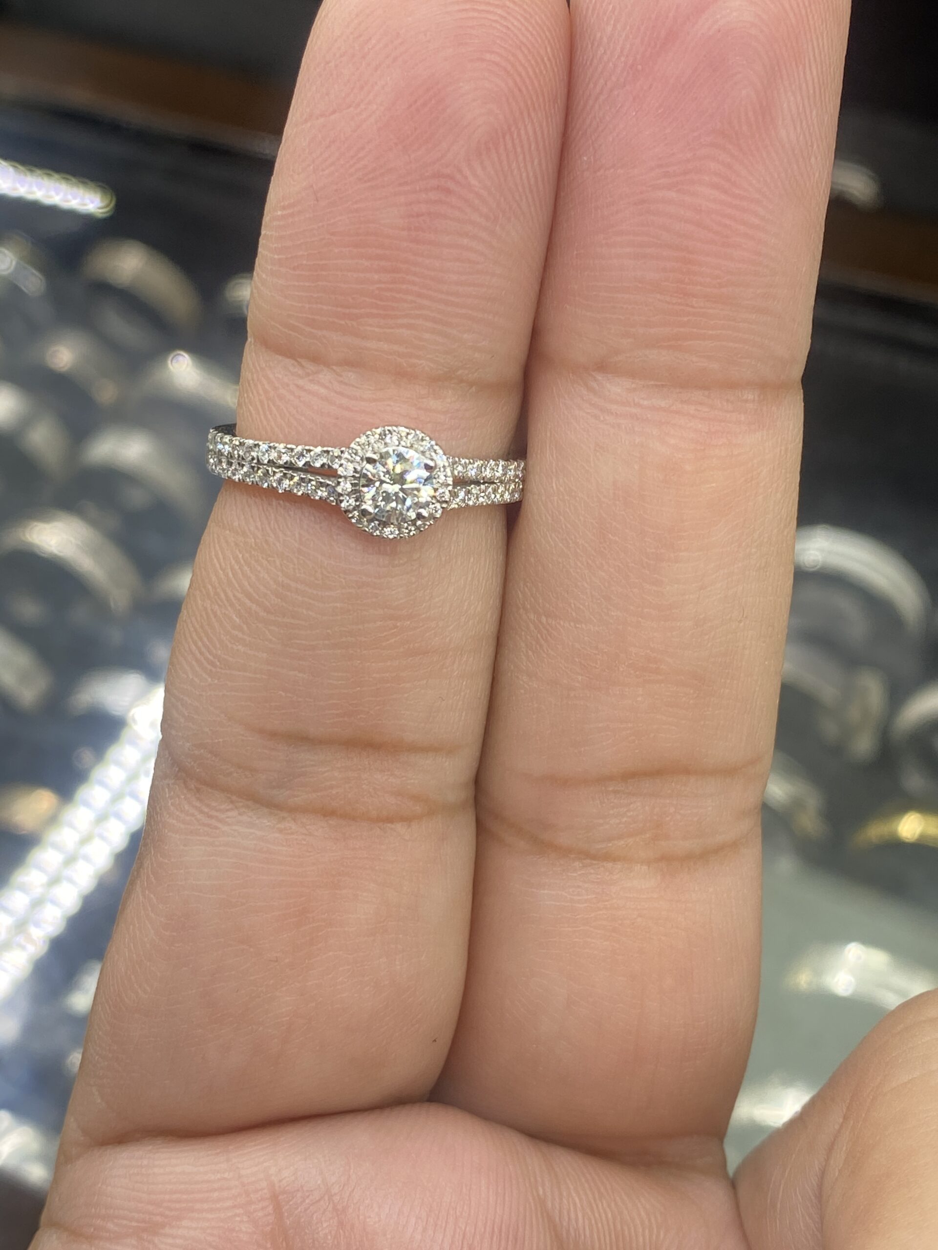 Platinum Natural Round Brilliant Diamond Ring - Image 5