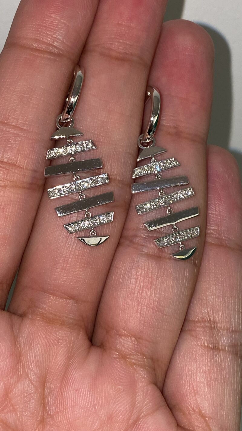 18K White Gold Diamond Drop Earring