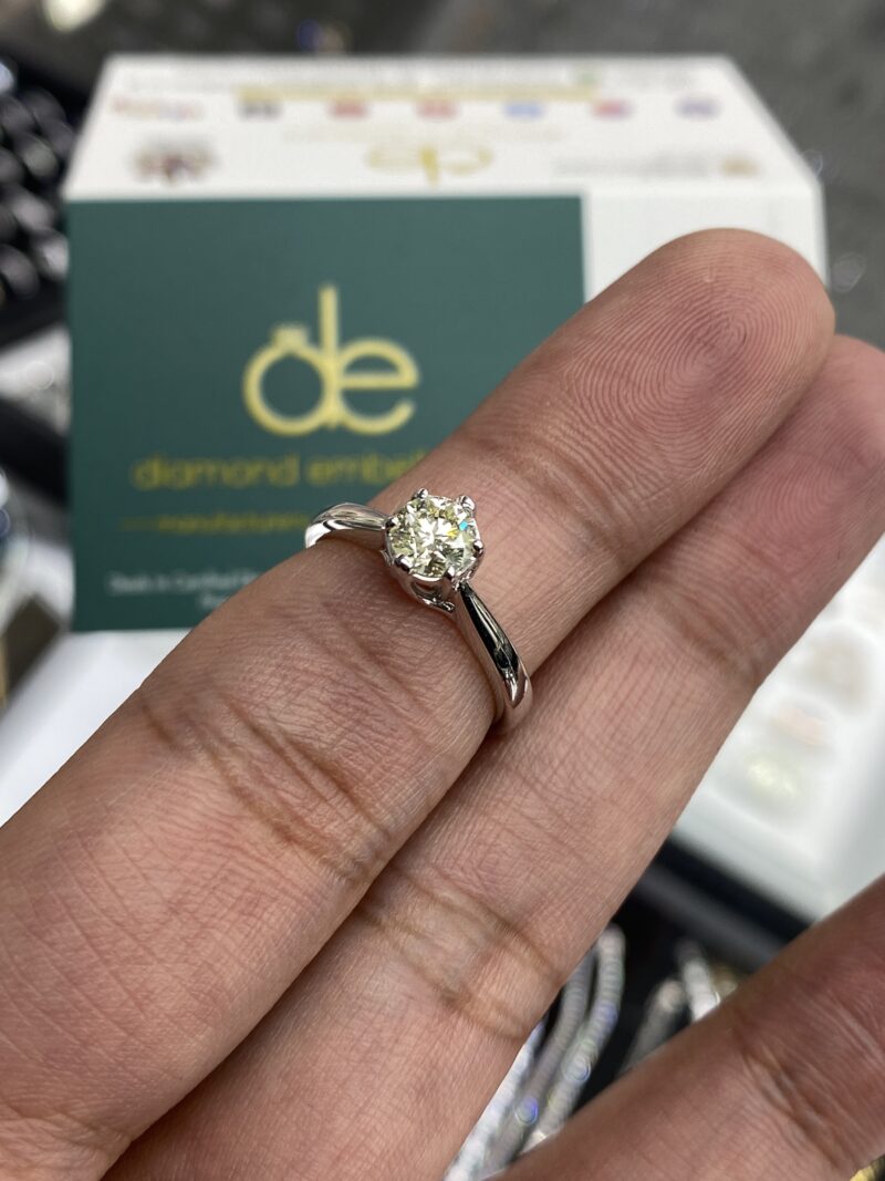 18K White Gold Natural Diamond Ring