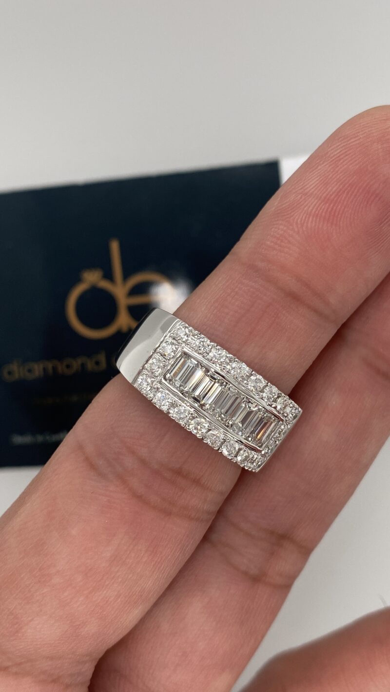 18K White Gold Natural Diamond Ring