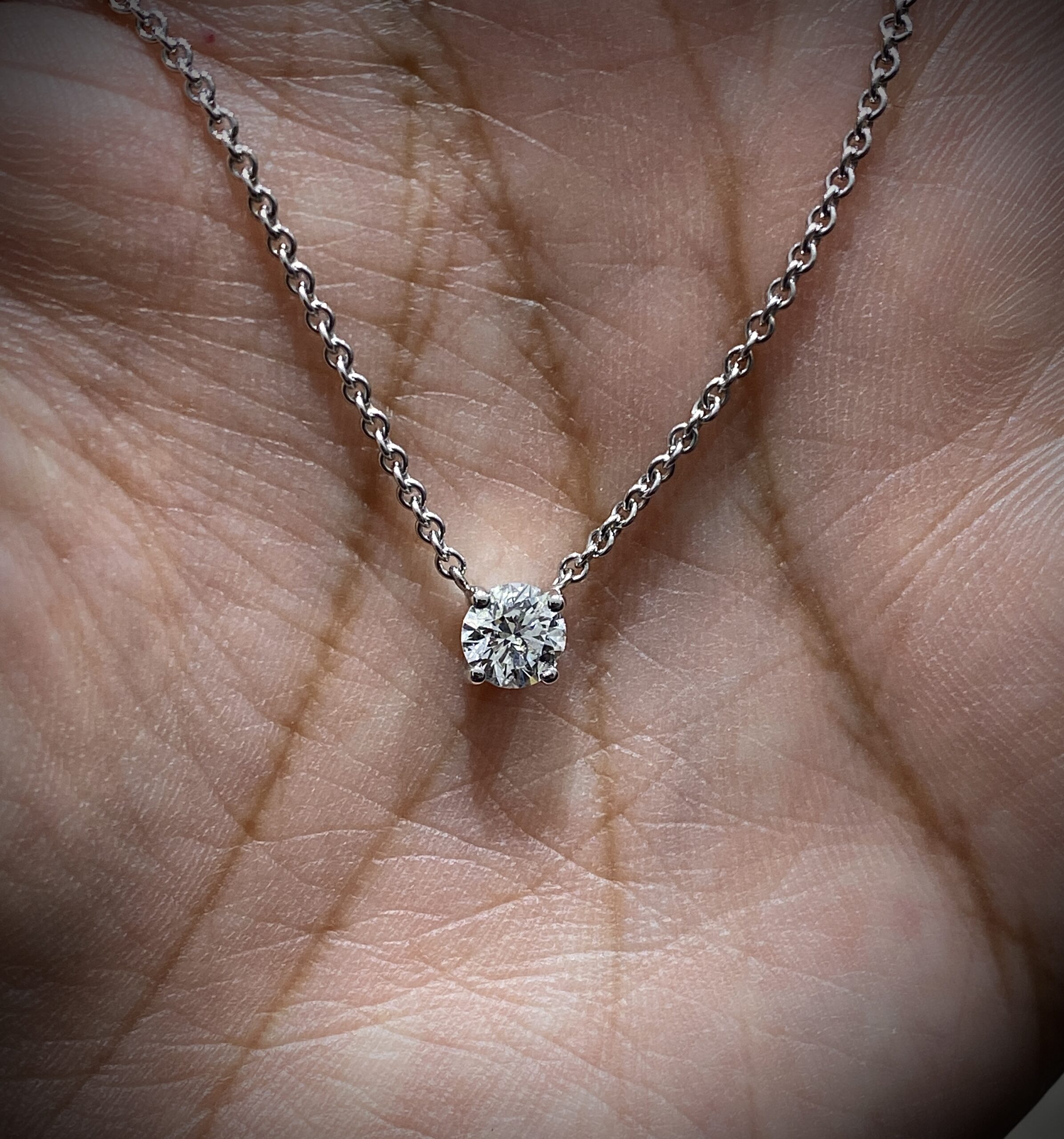 18K White Gold Round Brilliant 0.63ct Diamond Necklace - Image 2