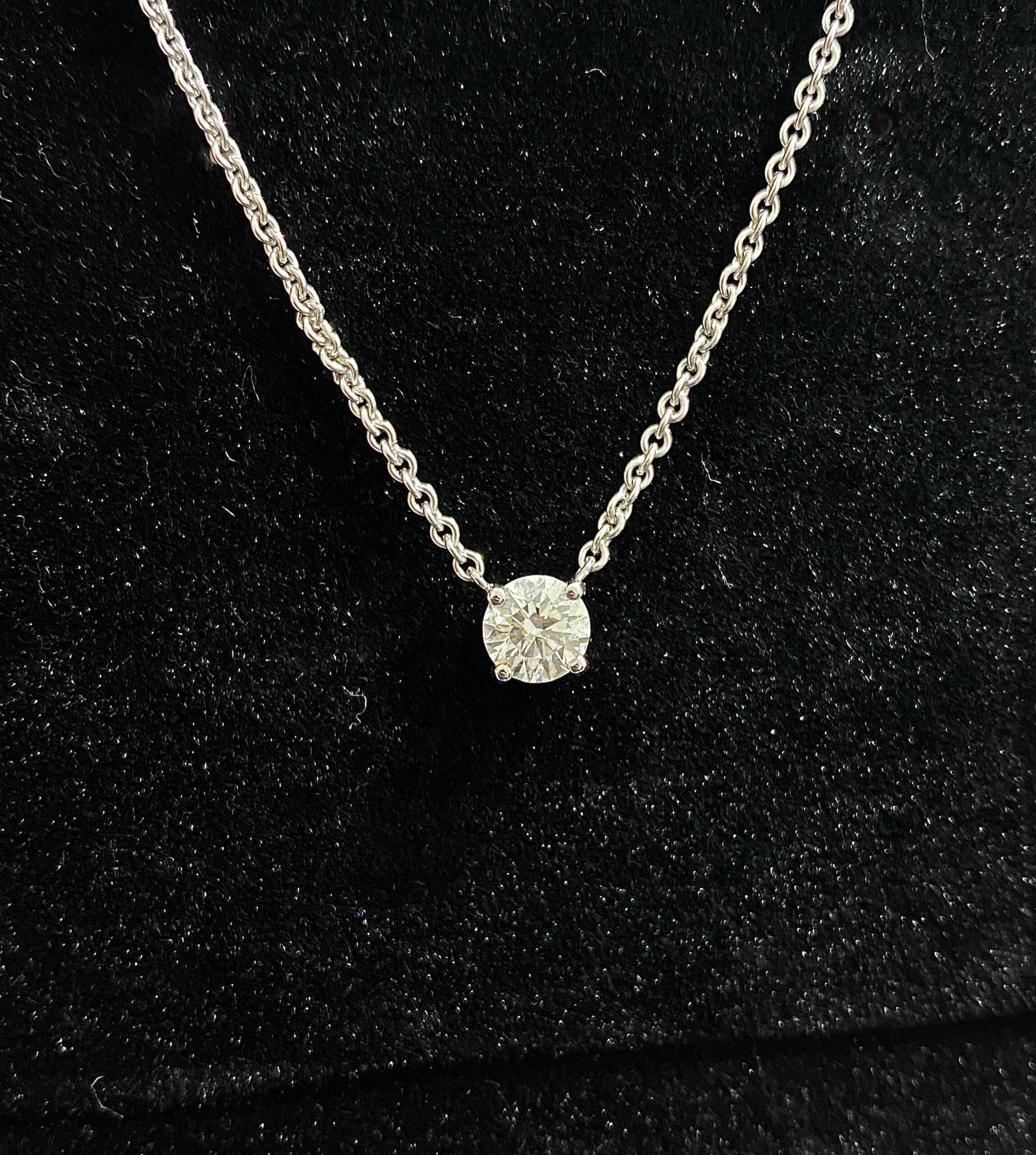 18K White Gold Round Brilliant 0.63ct Diamond Necklace - Image 3