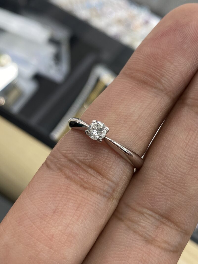 18K White Gold  Round Brilliant 0.30ct Diamond Ring