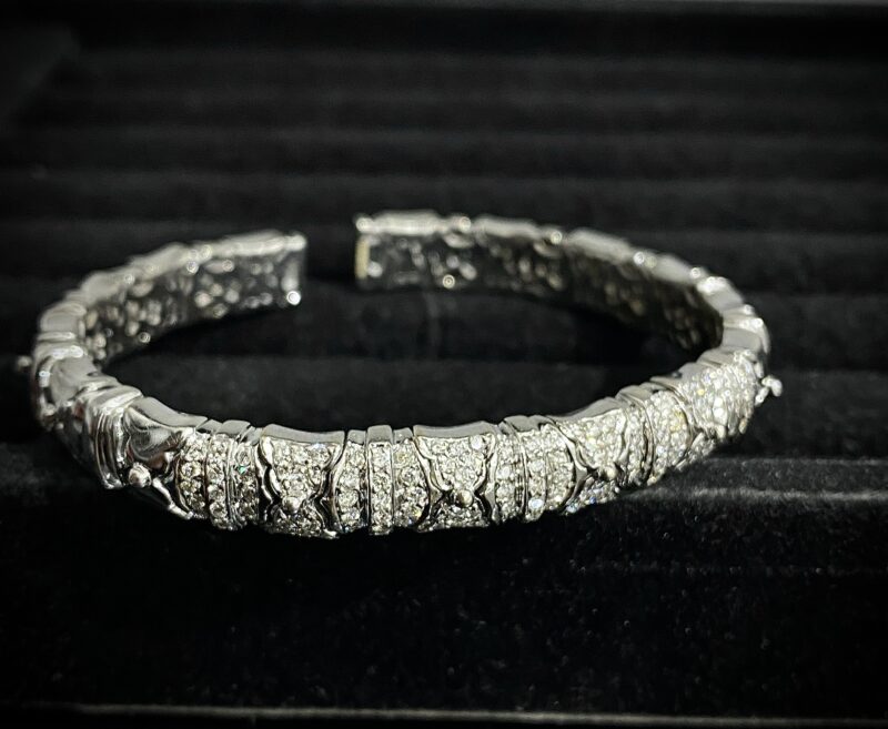 18K White Gold 1.8ct Natural Diamond Bangle