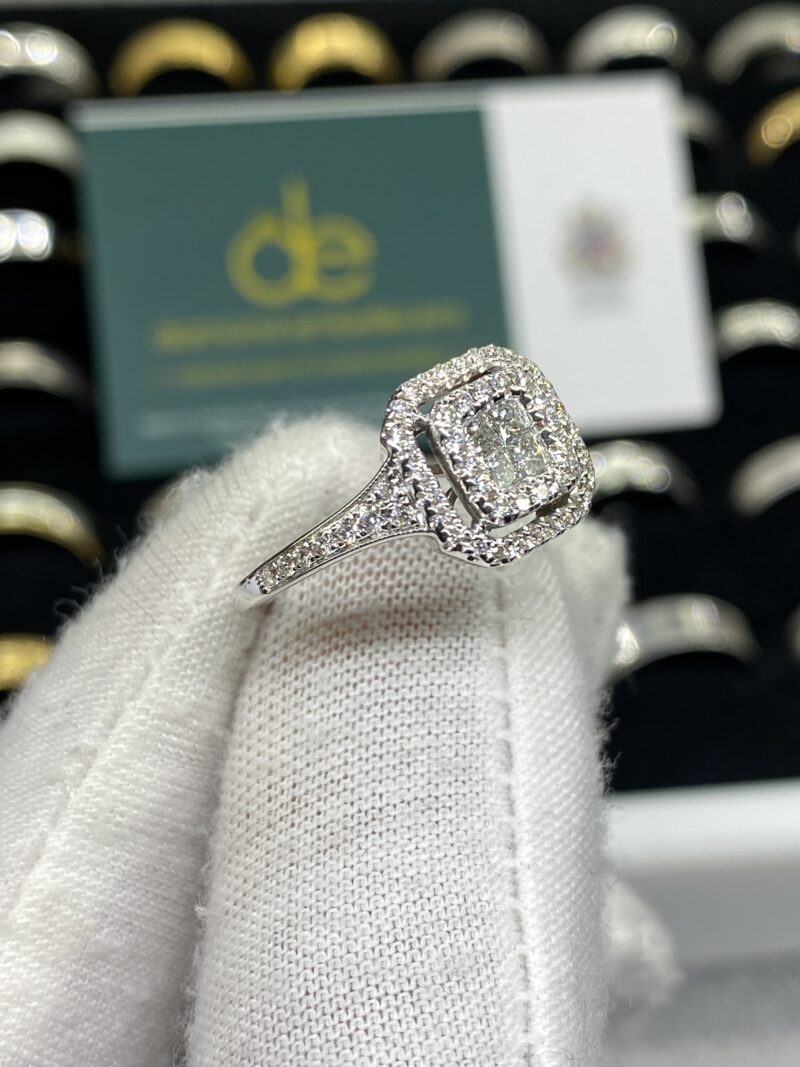 18K White Gold Natural Round Brilliant Diamond Ring