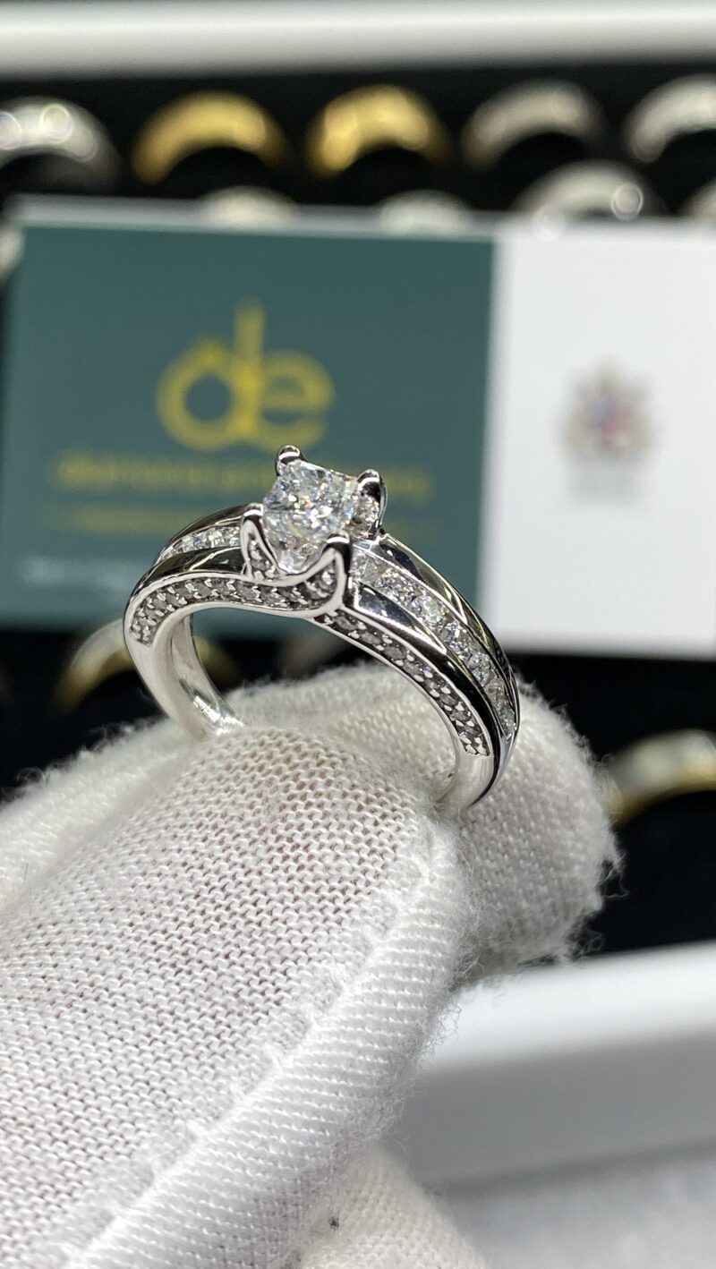 18K White Gold 1ct Natural Diamond Ring