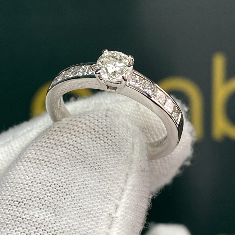 Platinum-Diamond-Ring