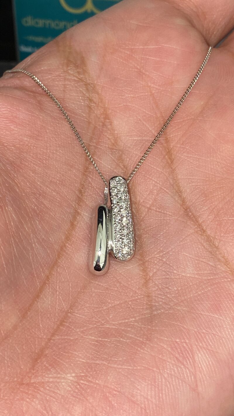 18K White Gold Natural Diamond Pendant