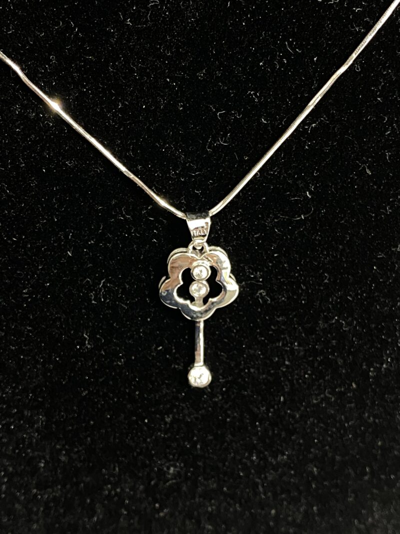 18K White Gold Natural Diamond Pendant