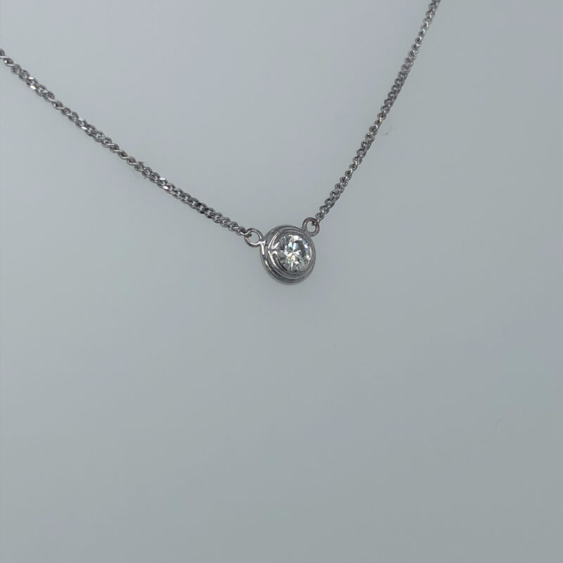 18K White Gold Natural Diamond Pendant