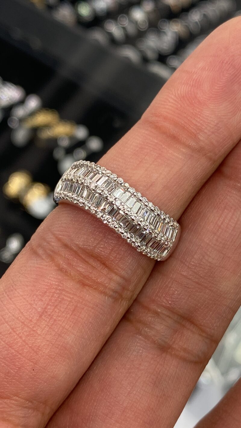 18K White Gold Natural Diamond Ring