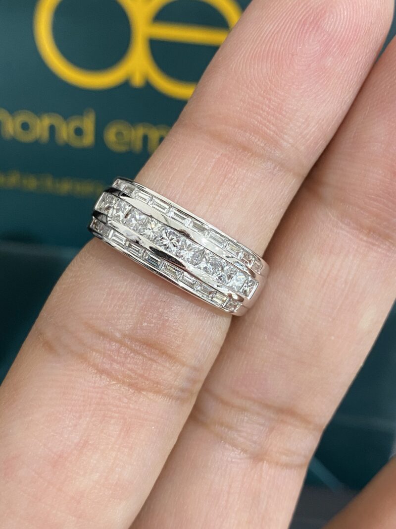 18K White Gold Natural Diamond Ring