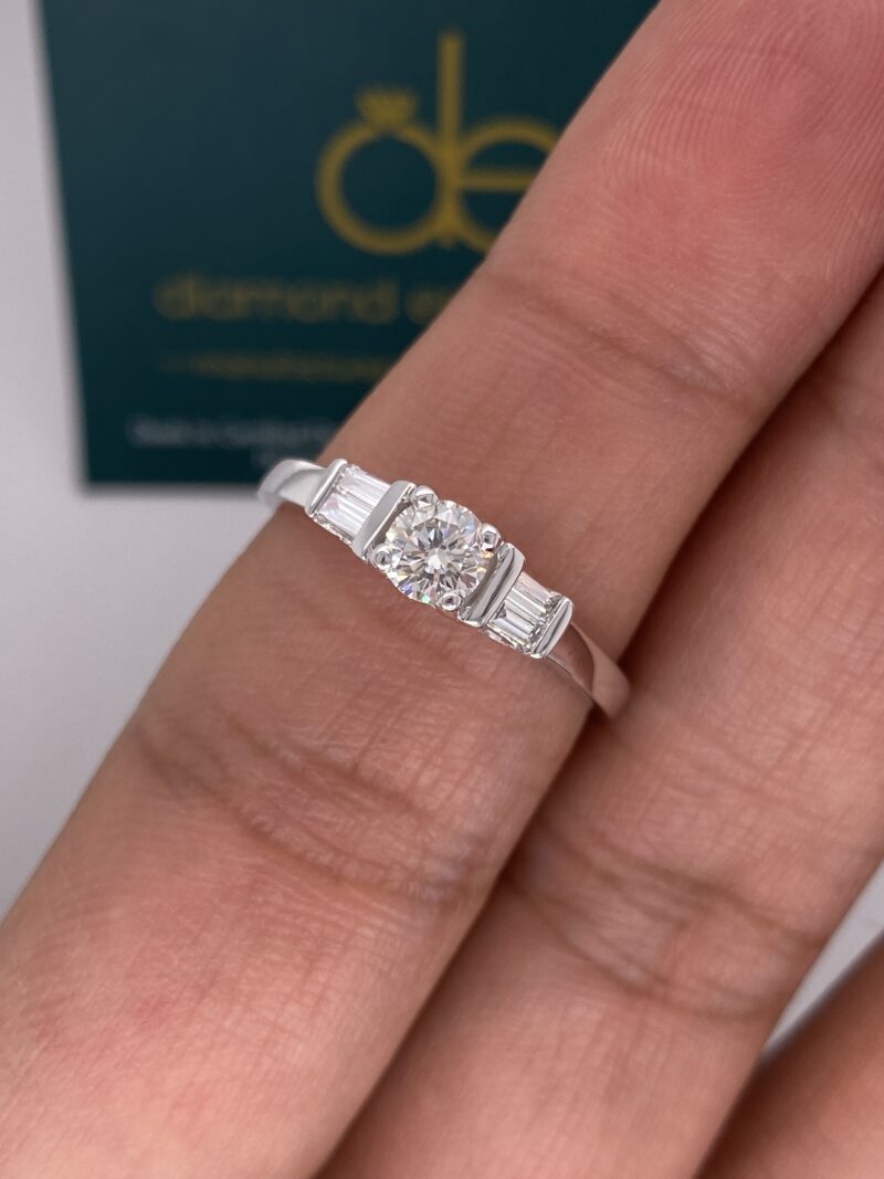 18K White Gold Natural Diamond Ring