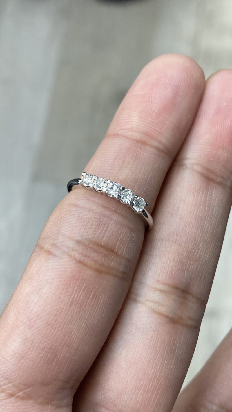 18K White Gold Natural Diamond Ring