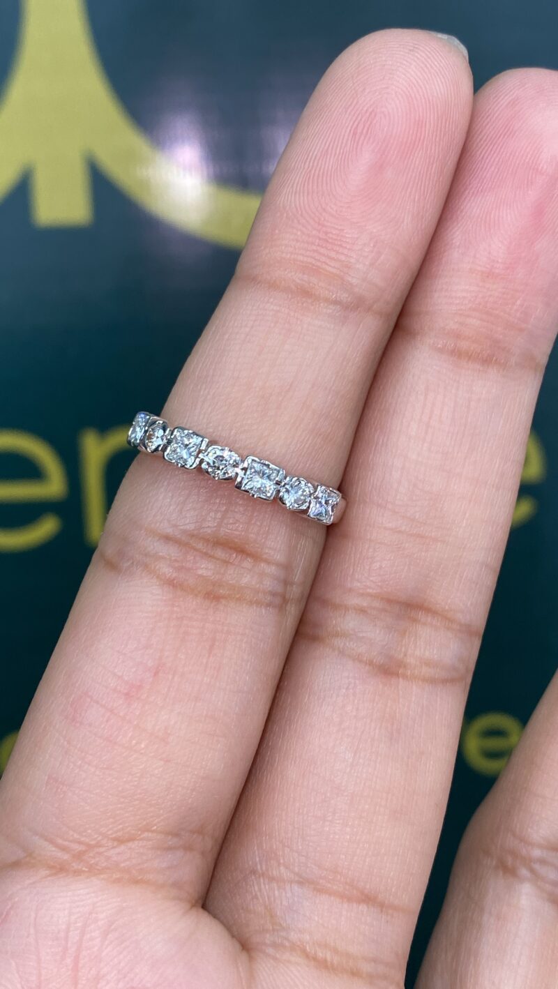 18K White Gold Natural Diamond Ring