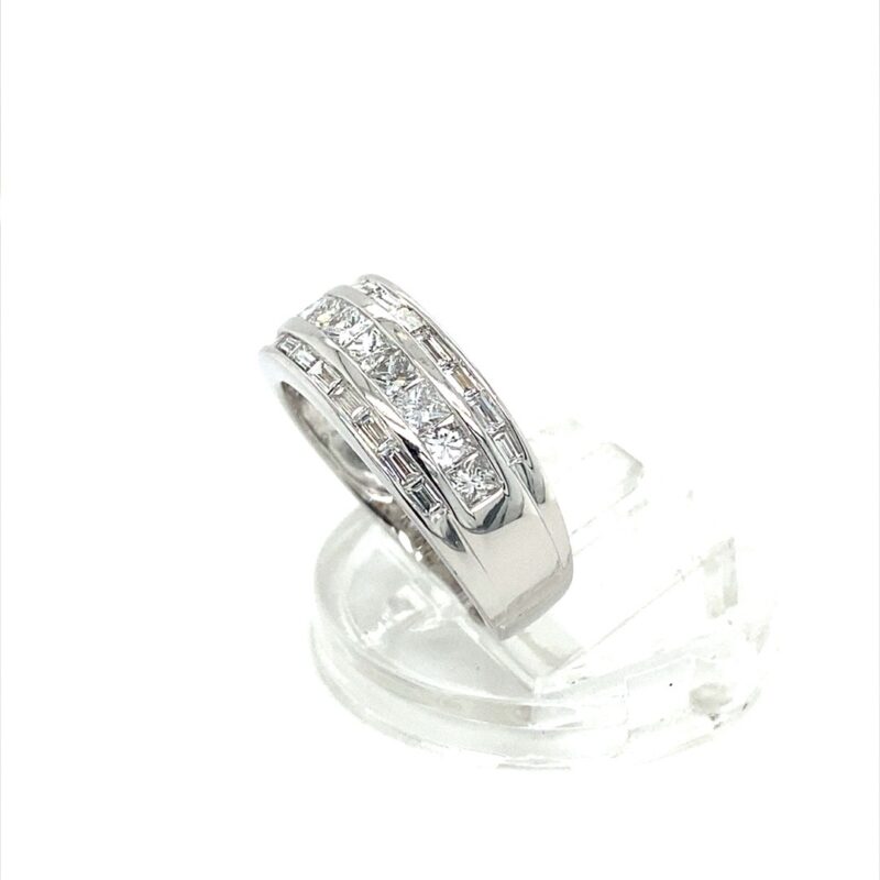 18K White Gold Natural Diamond Ring