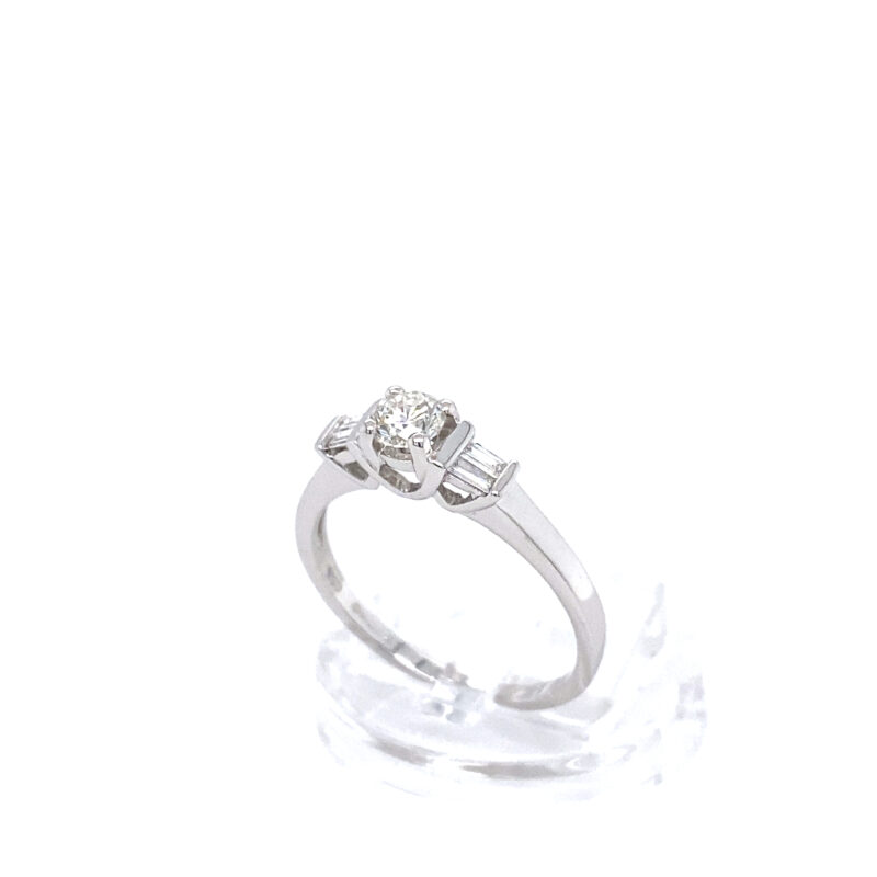 18K White Gold Natural Diamond Ring