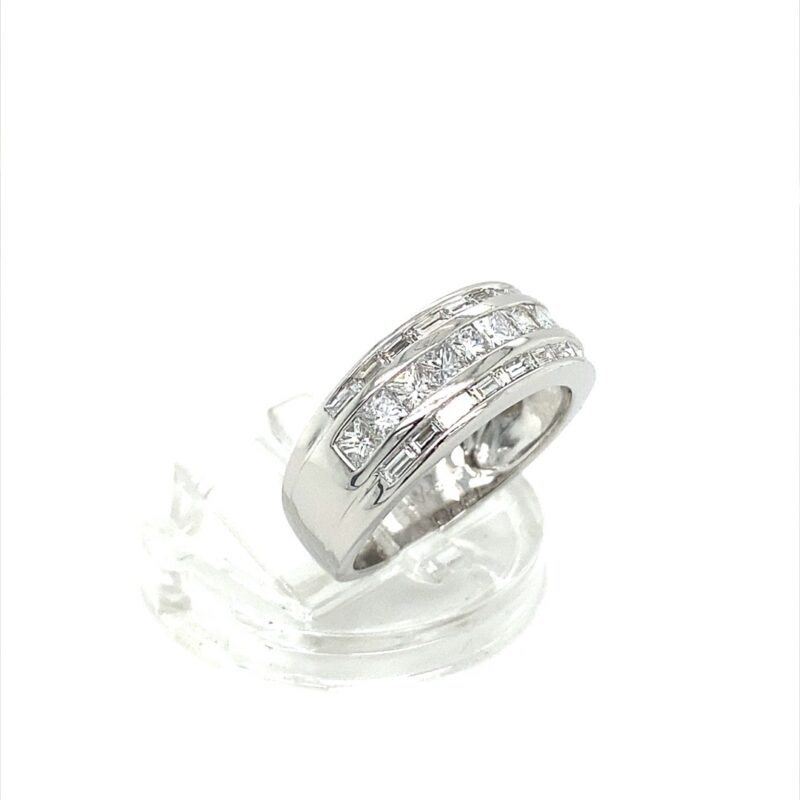 18K White Gold Natural Diamond Ring