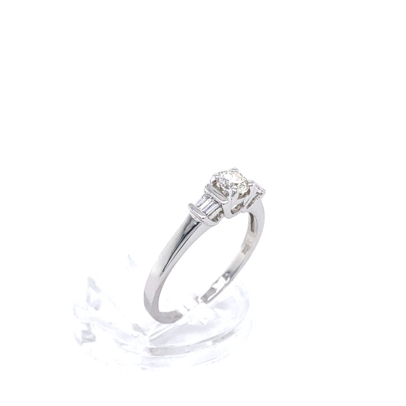 18K White Gold Natural Diamond Ring