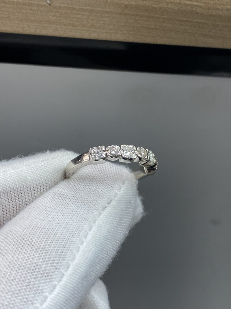 18K White Gold Natural Diamond Ring