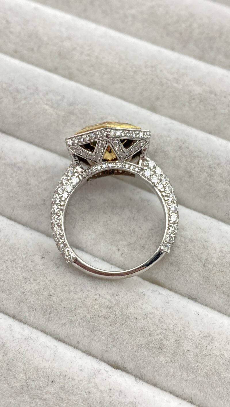 18K White & Yellow Gold Natural Diamond Ring