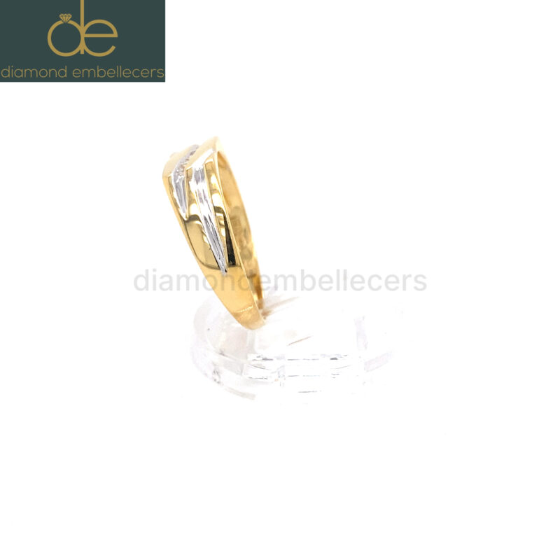 White Yellow Gold Natural Round Brilliant Diamond Ring