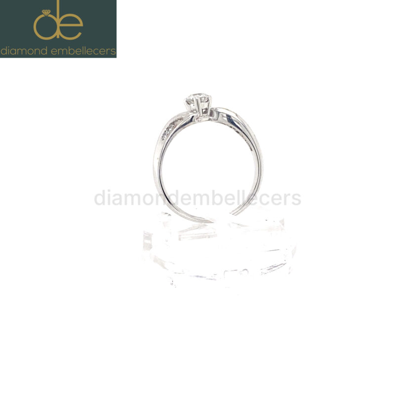 18K White Gold Natural Diamond Ring