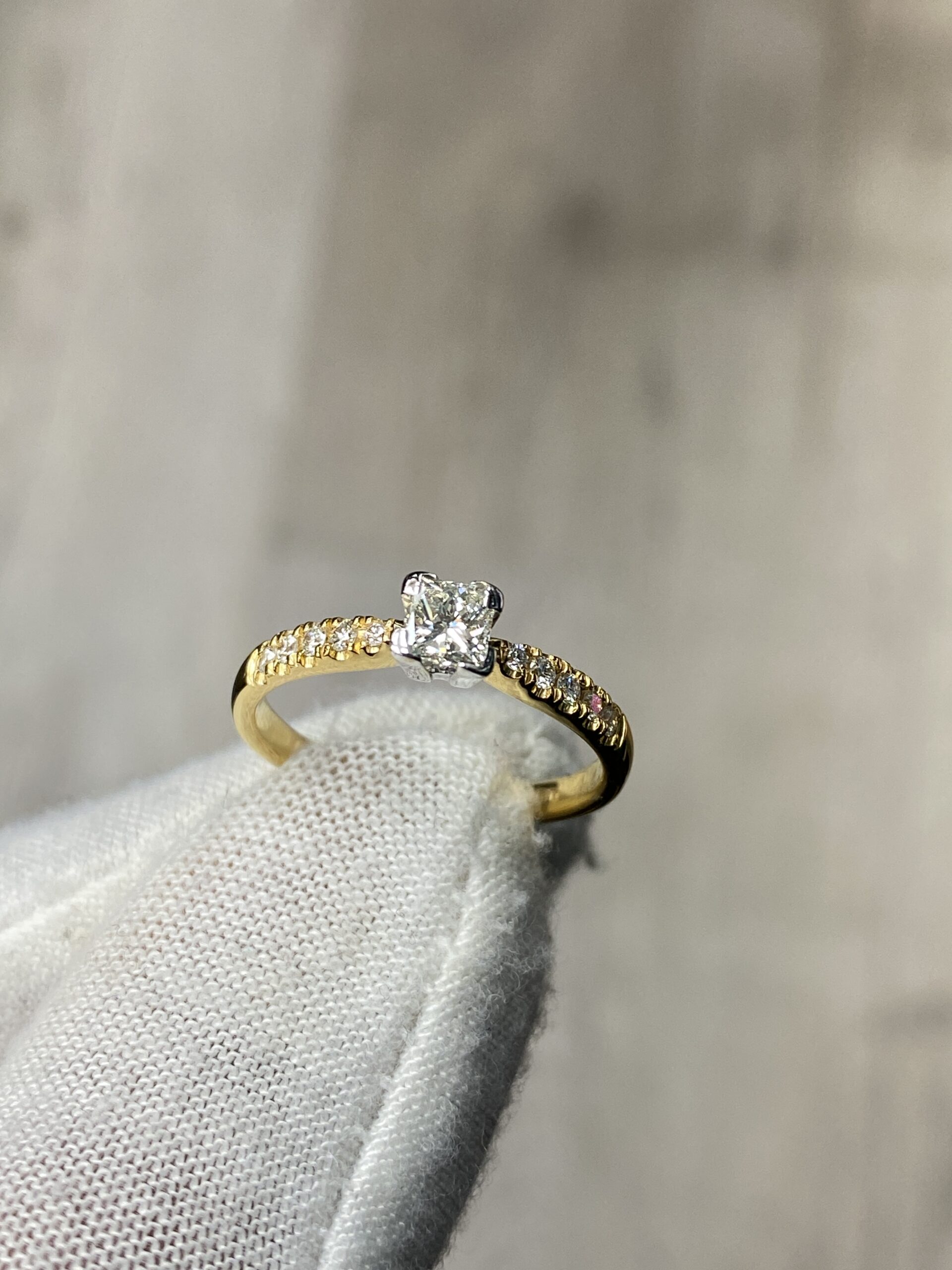 White Yellow Gold Natural Diamond Ring