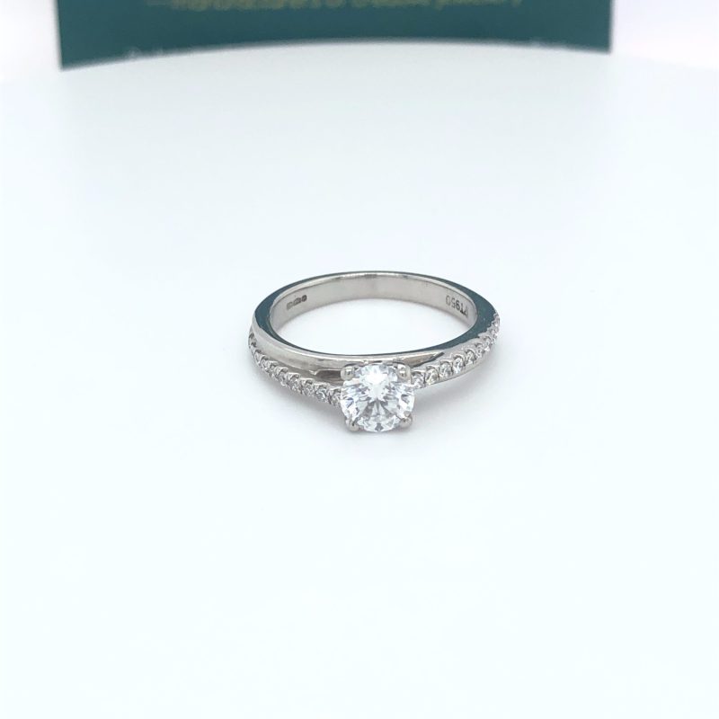 Platinum-Diamond-Ring