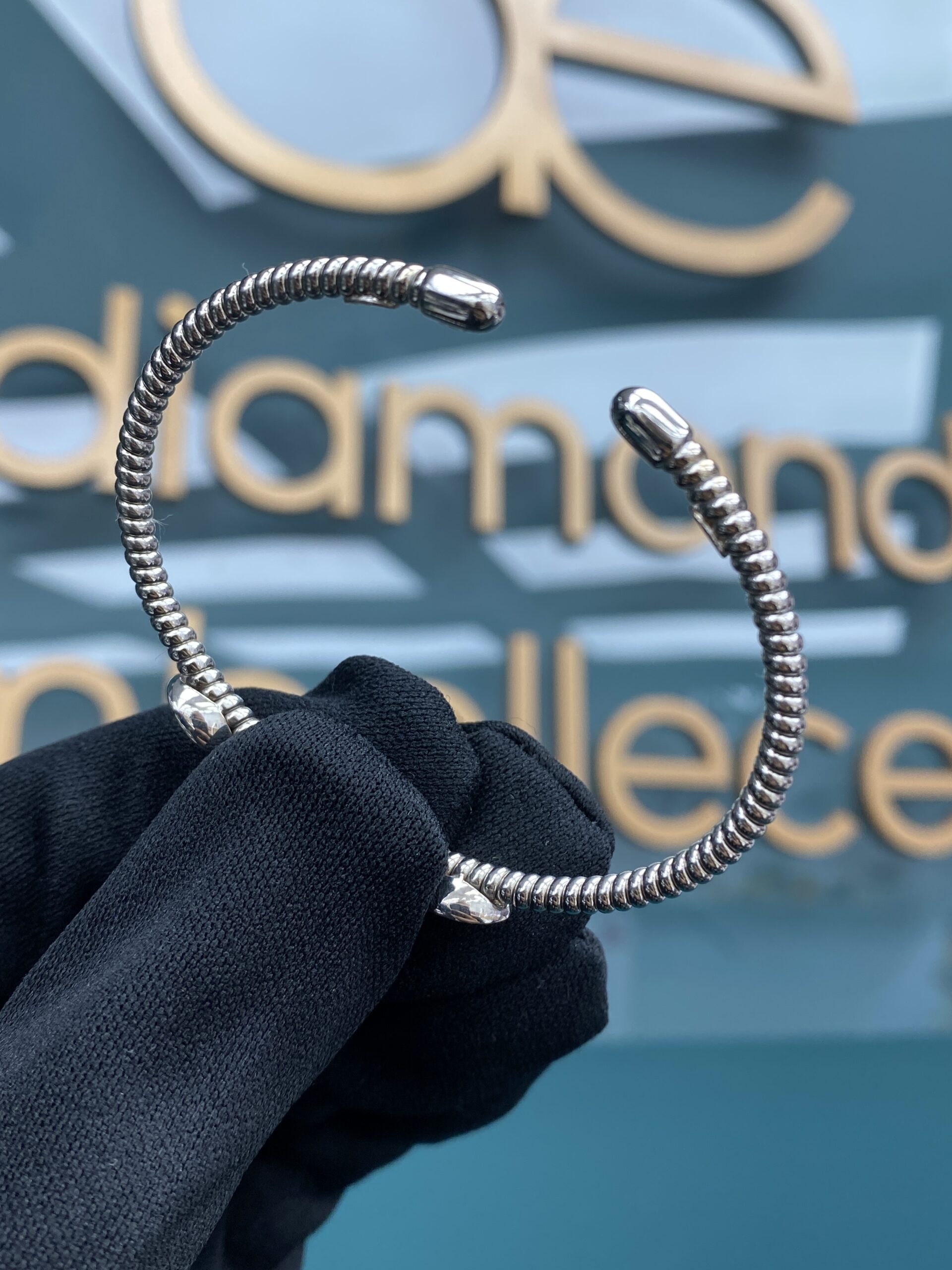 18K White Gold Natural 0.57ct Diamond Bracelet - Image 2